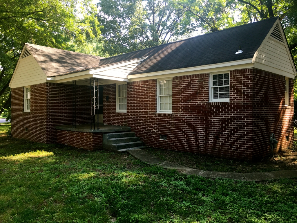 Sherwood Forest Jewel!  On a Corner Lot!