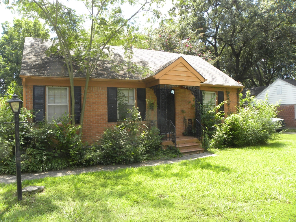 Adorable Brick Workhorse Near University of Memphis