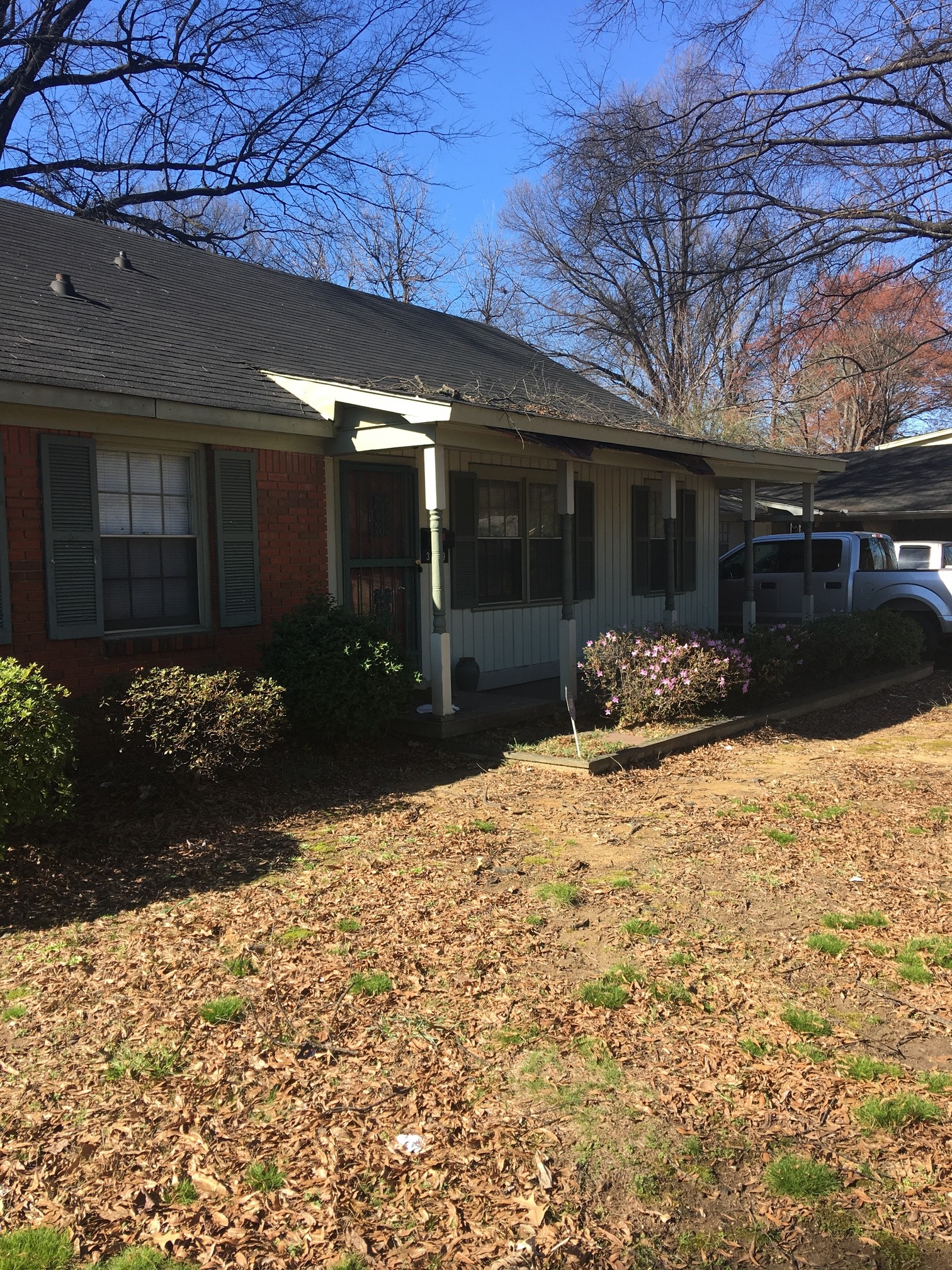 Beautiful Parkway Village Home With Curb Appeal