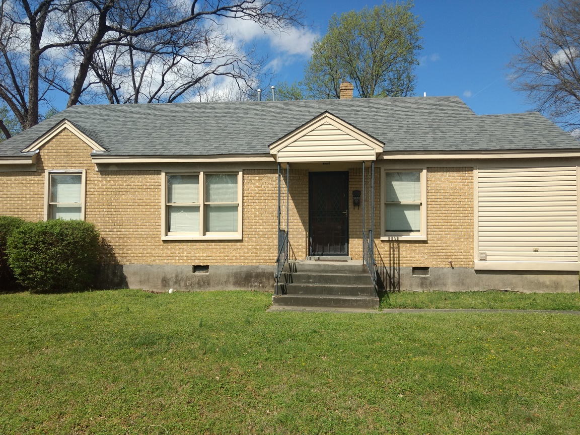 Gorgeous Brick Home in Berclair with New DImensional Roof