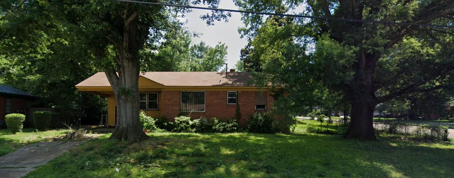 Gorgeous Brick 4/2 on Corner Lot!