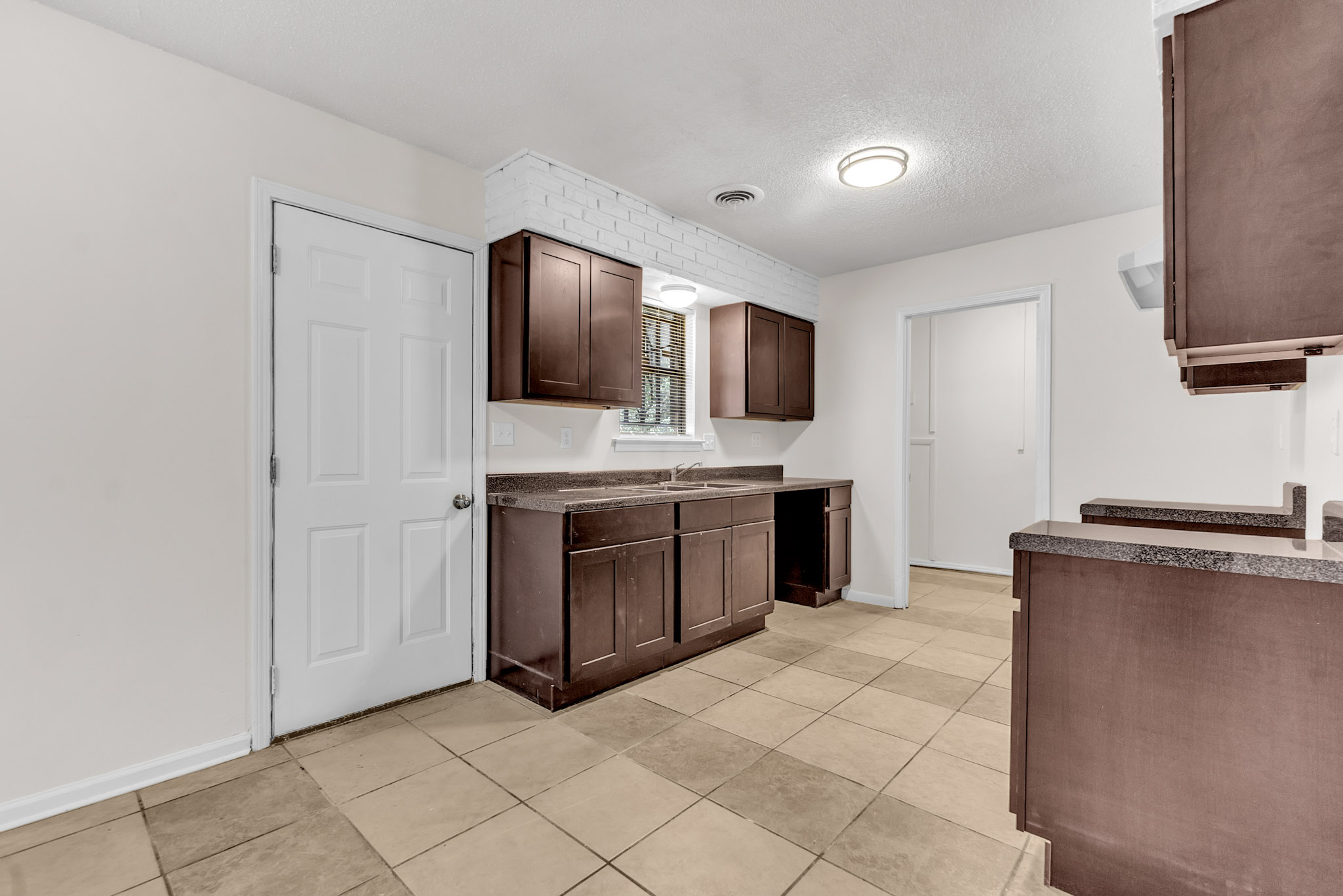 Brick 3 bed 2 Bath in Skyline!!!