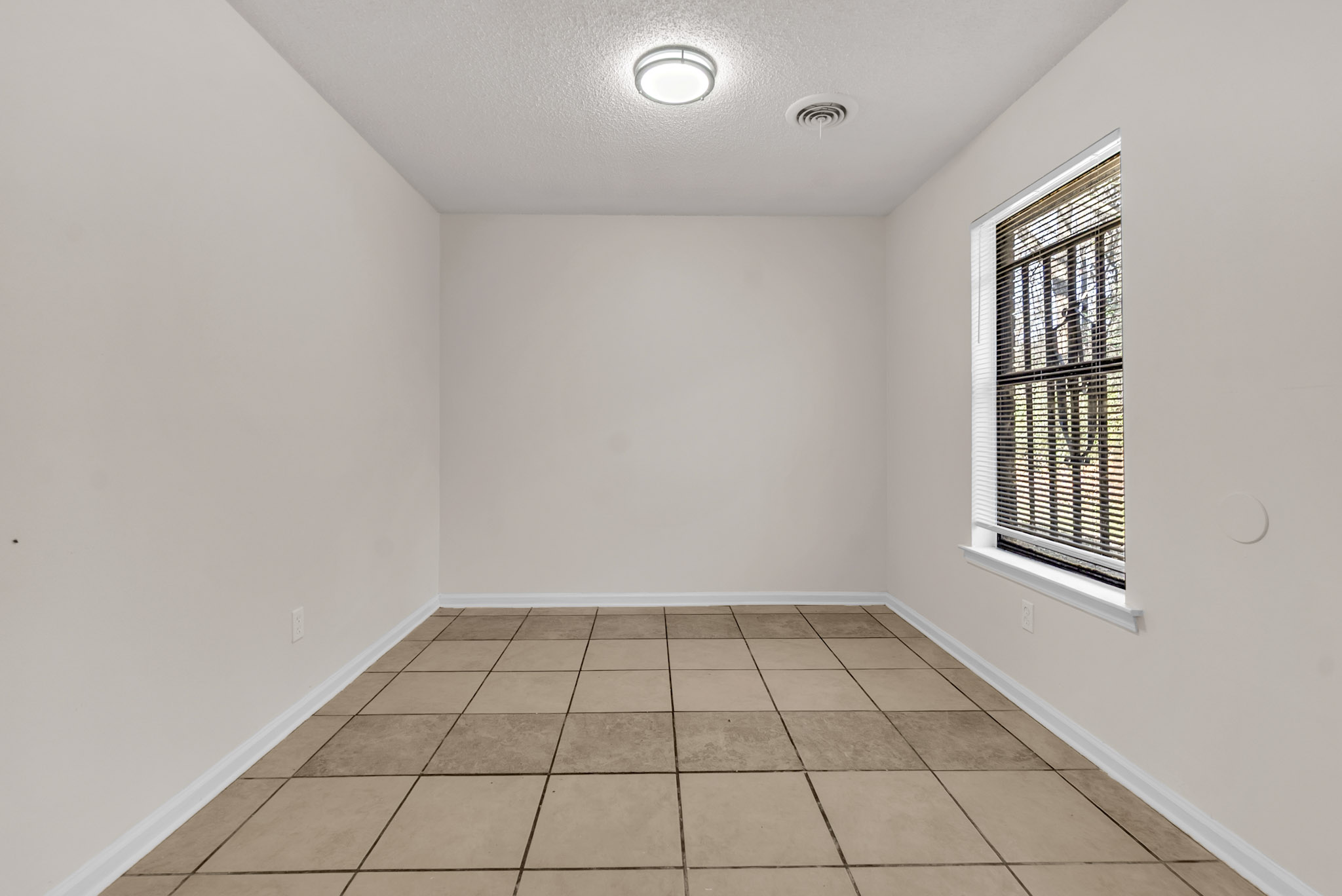Brick 3 bed 2 Bath in Skyline!!!