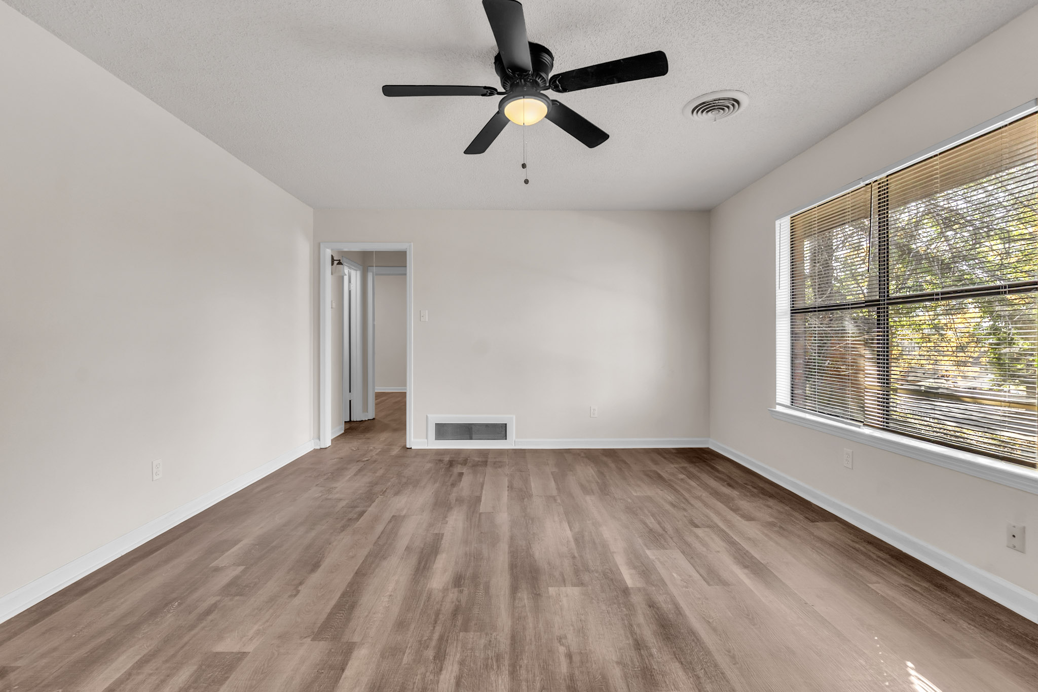 Brick 3 bed 2 Bath in Skyline!!!