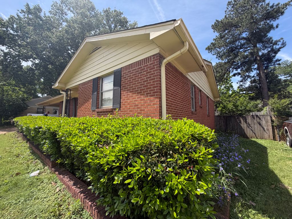 Excellent Home on Bishop’s Bridge!