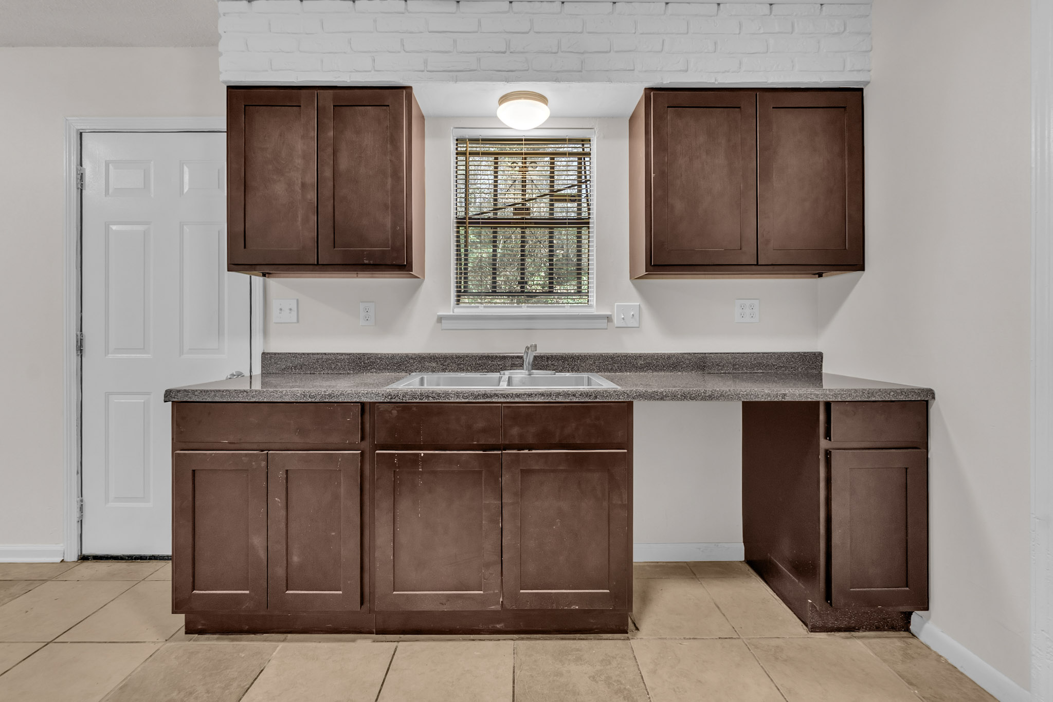Brick 3 bed 2 Bath in Skyline!!!
