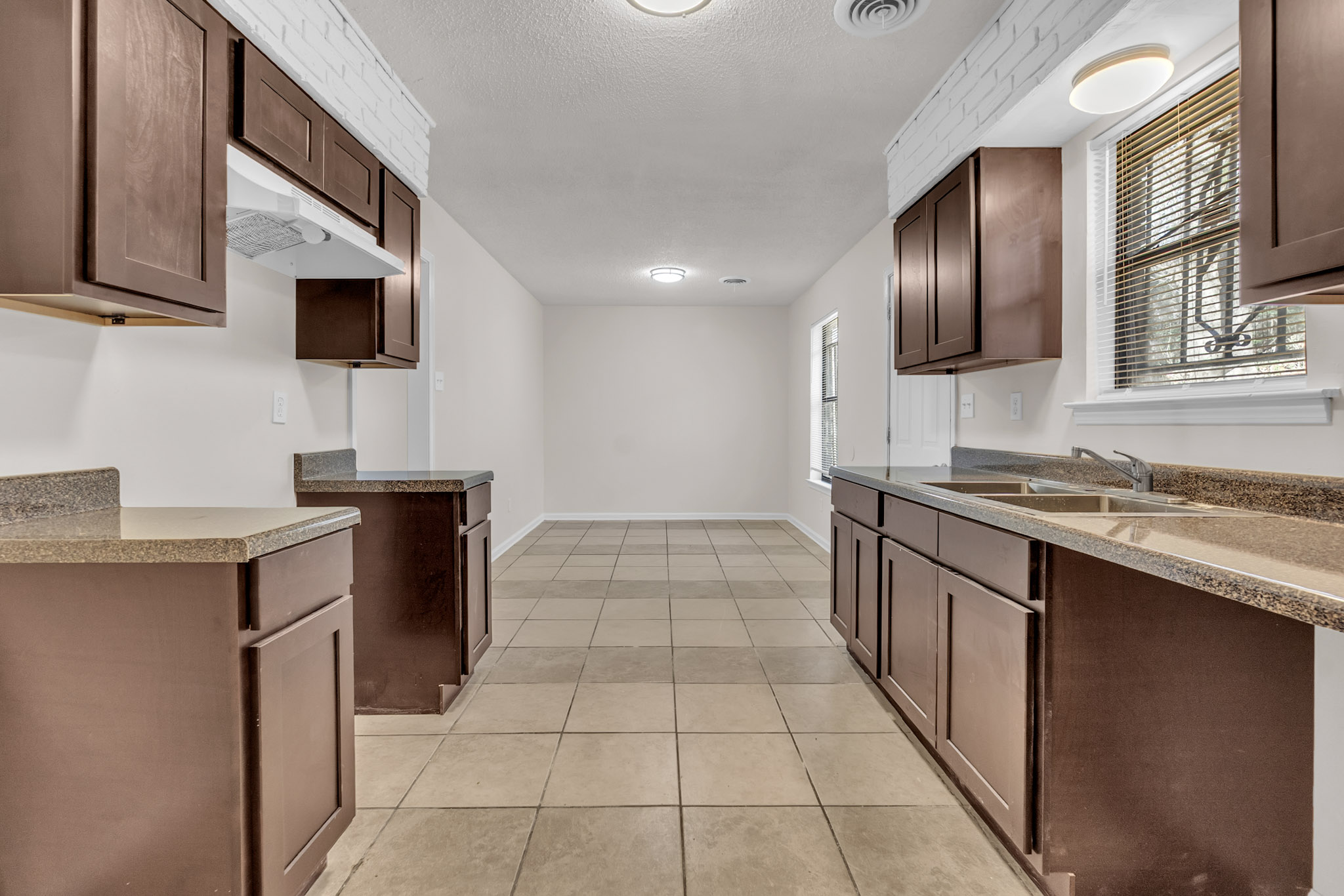 Brick 3 bed 2 Bath in Skyline!!!