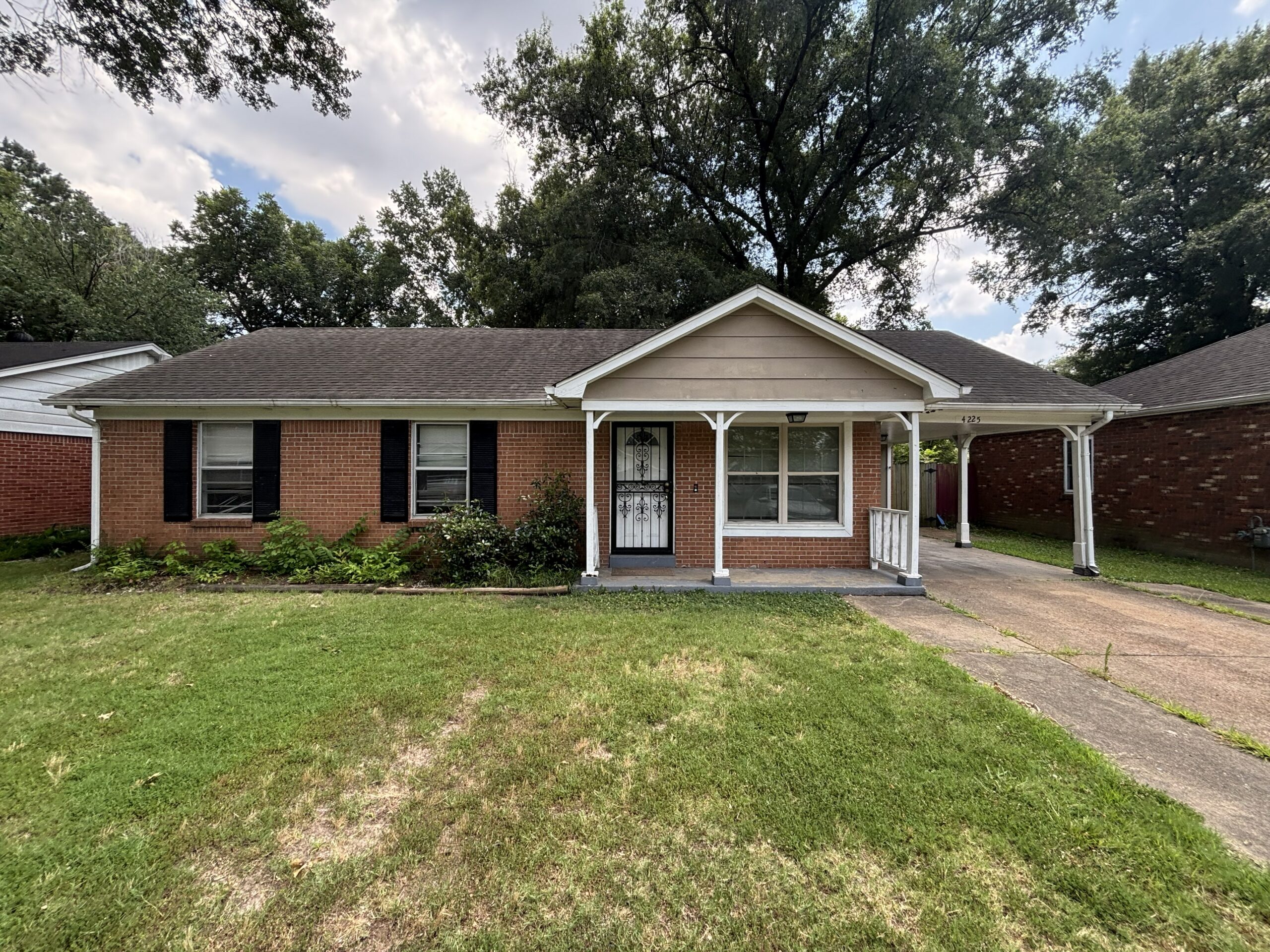 Gorgeous Brick Home in Cherokee!!!