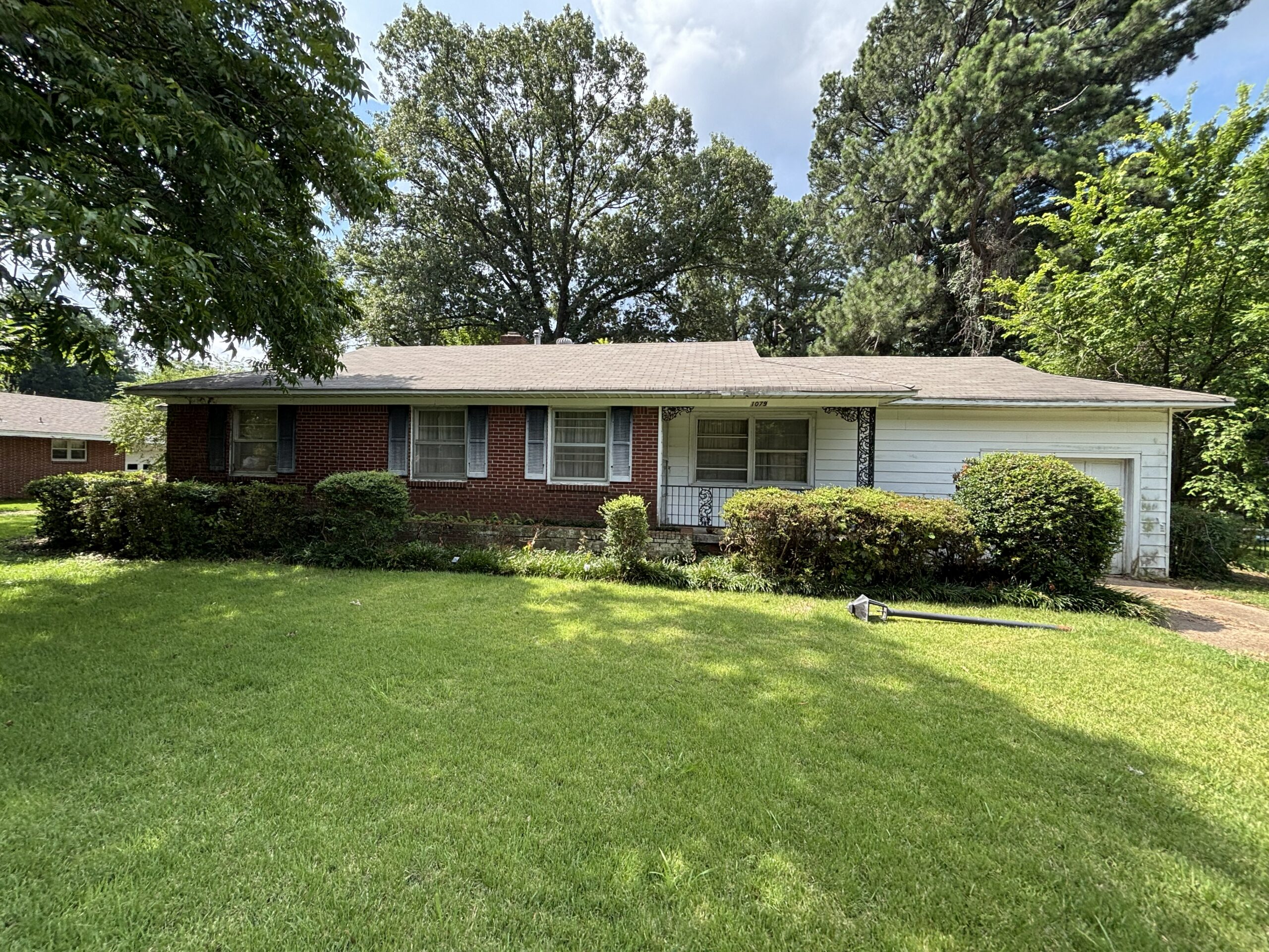 Whitehaven Pearl With Three Season Room!