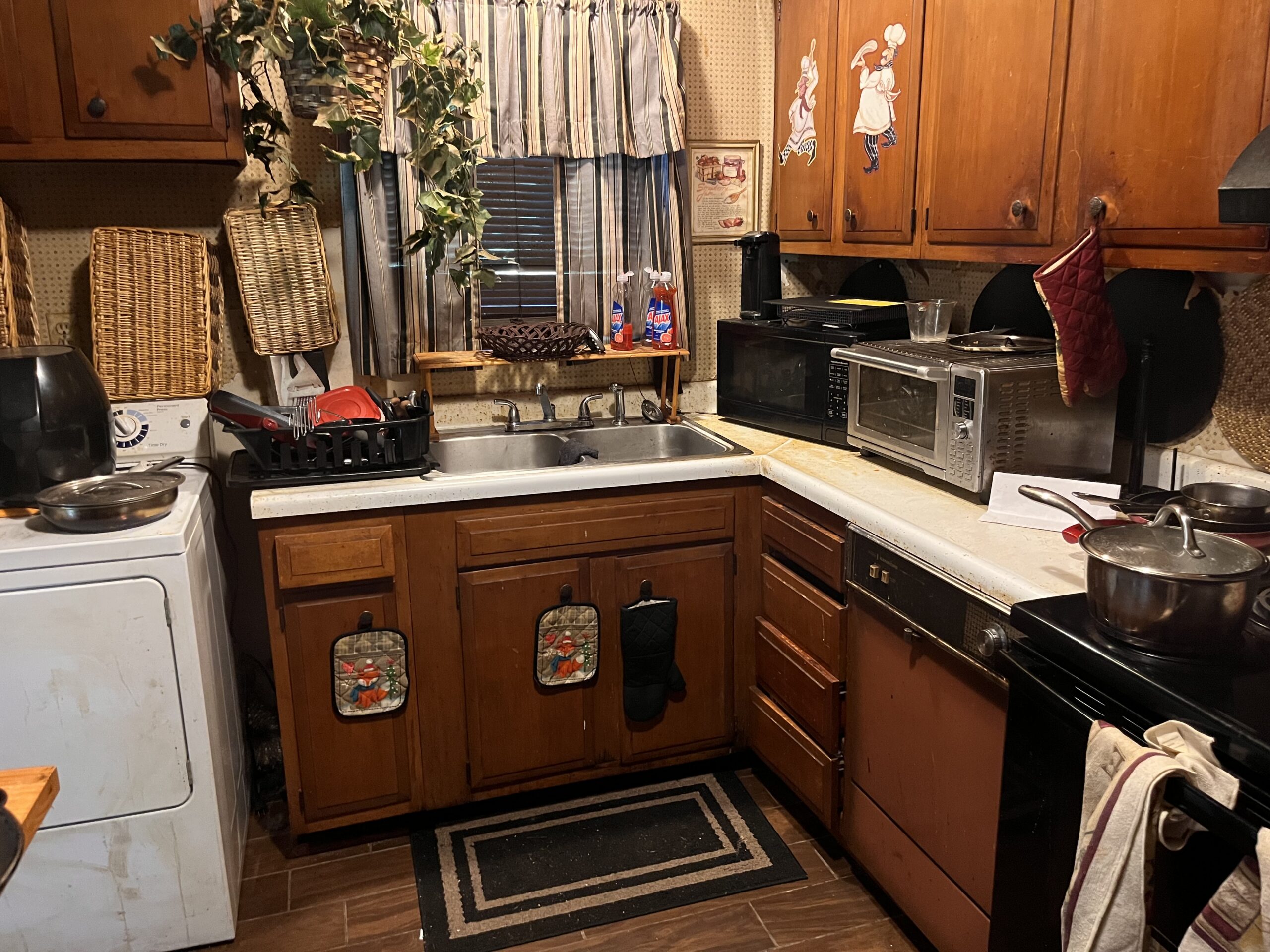 Gorgeous Parkway Village Home Across From School!!!