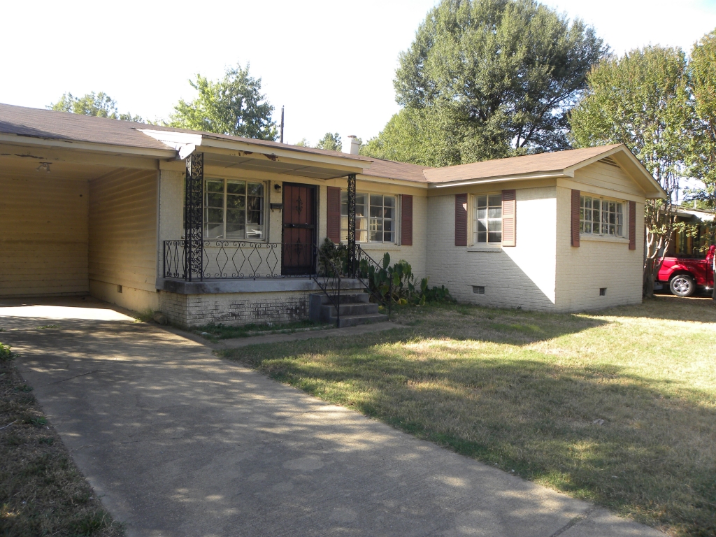 Unbeatable Property in Colonial Acres!!!