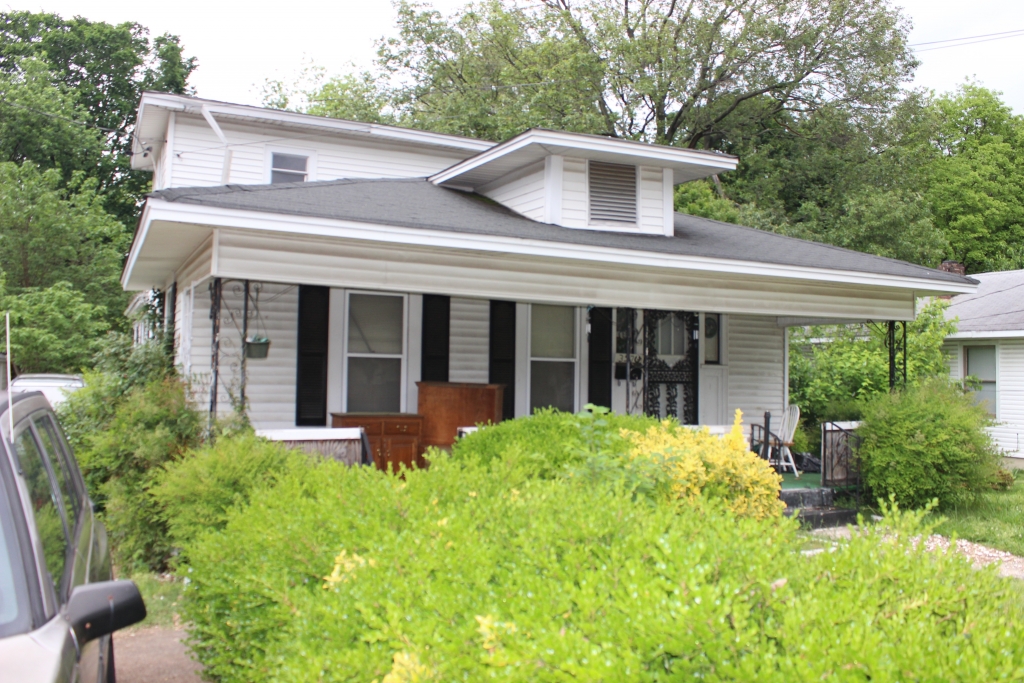 Excellent Large Rental Home With Open Floor Plan!!!