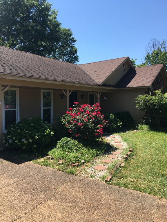 Bartlett Home in Quiet Cove – Beautiful!